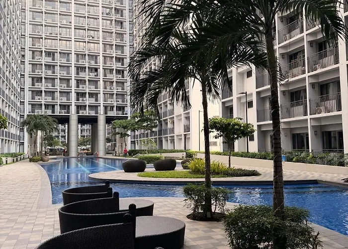 Pool View Near Naia, Smx Netflix, Wifi, Ps4 Apartment
